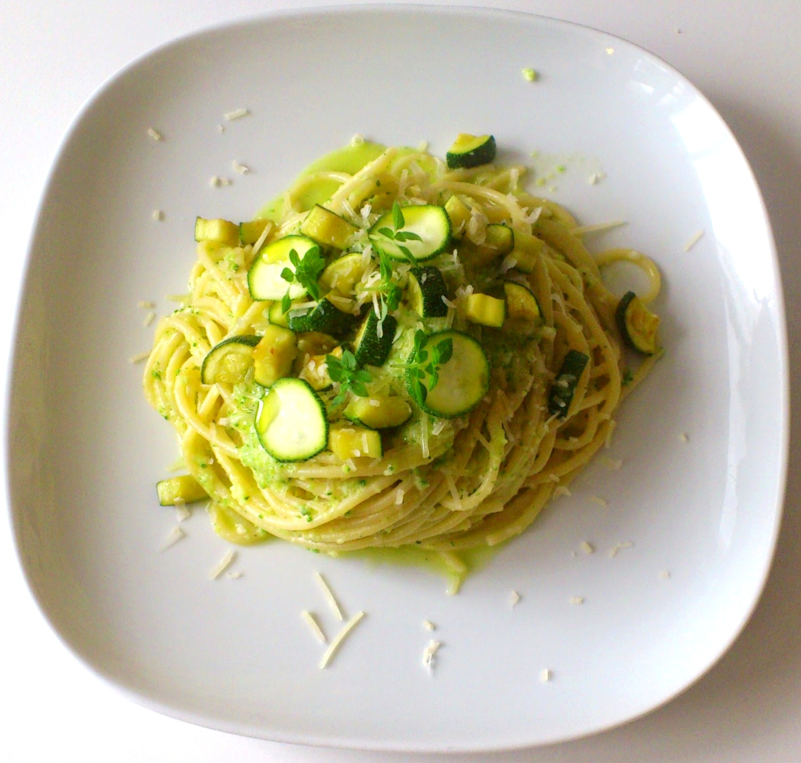 Oggi cucina Angelo: Spaghetti al pesto di zucchine
