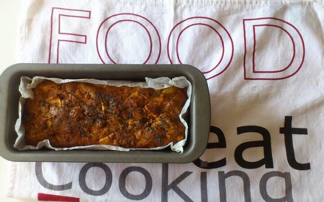 03.2015 plumcake mele semi misti, albicocche, cannella (4)