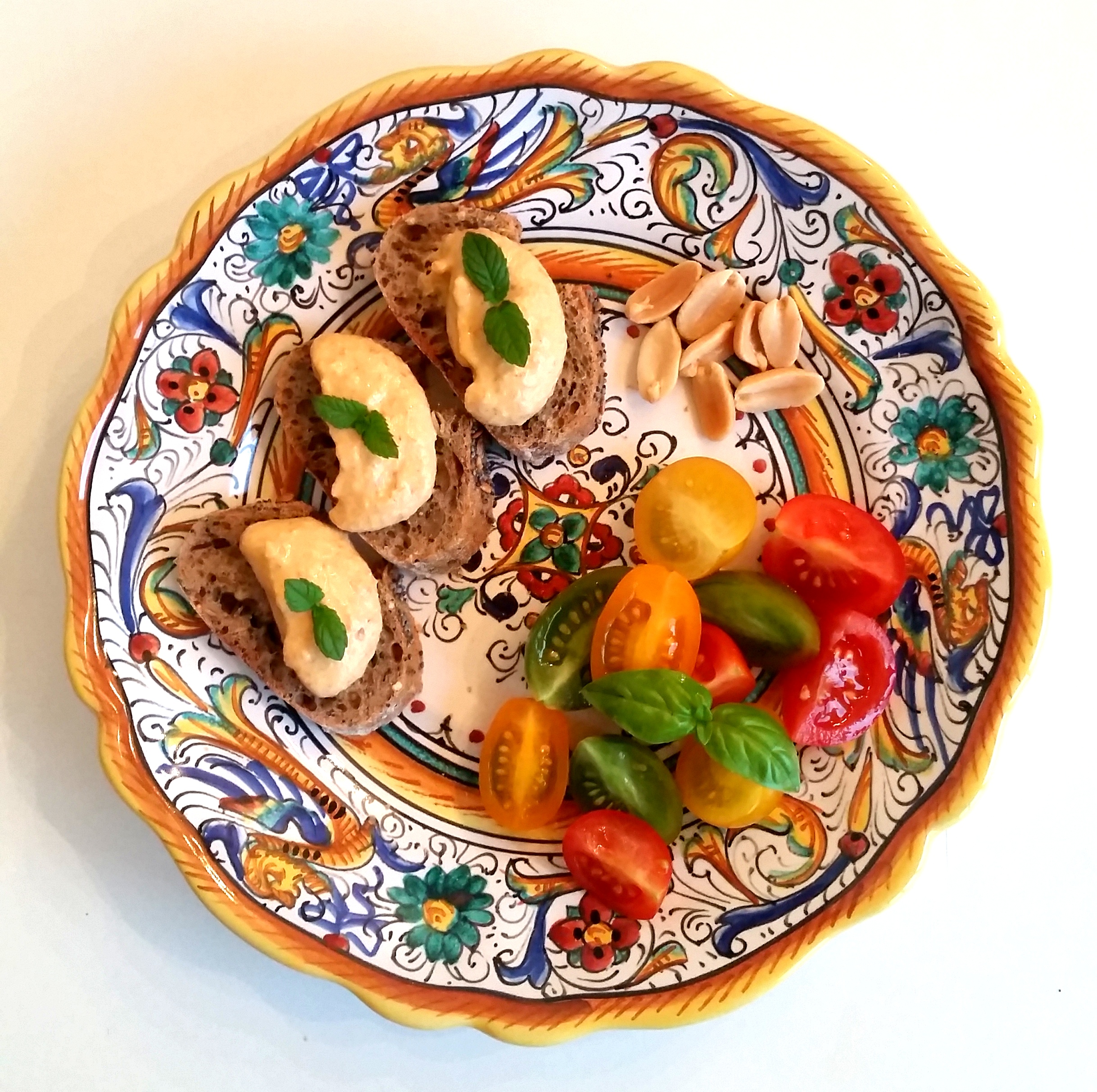 Crema di tofu pomodorini arachidi e menta