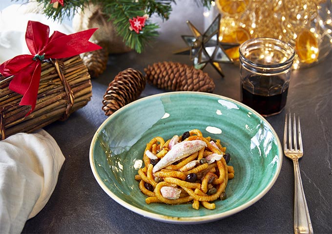 Passatelli con sugo di triglie, capperi e olive
