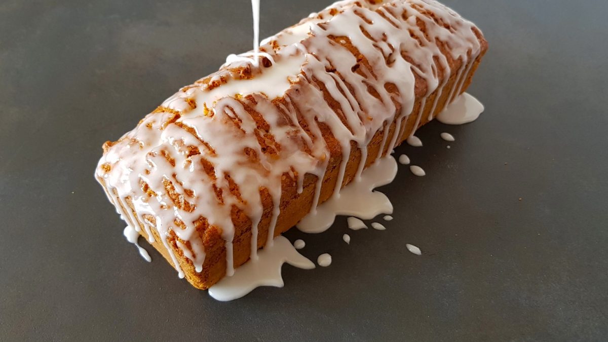 Plumcake glassato alle carote e noci