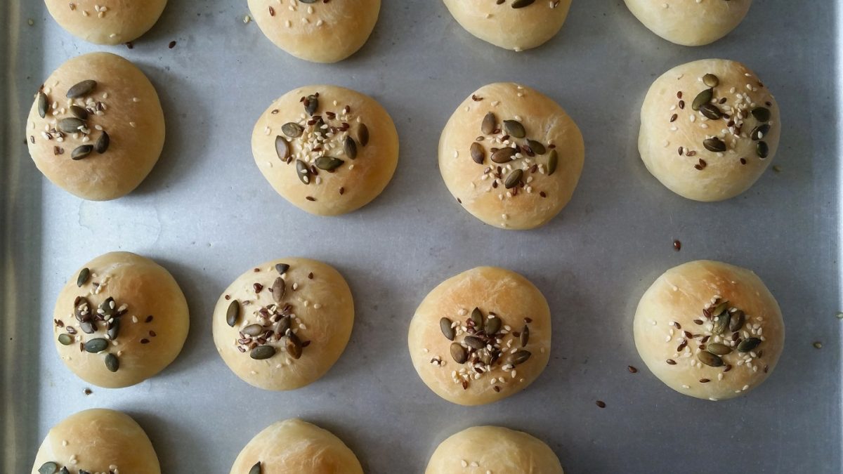 Panini al latte con semi di zucca lino e sesamo